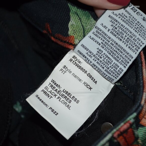 $495 Sz 27 R13 Black Floral Cropped Boy Jeans - Picture 7 of 8